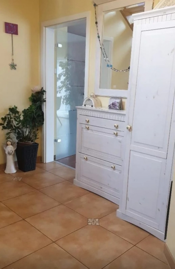 Bild - KNIPFER`S IMMOBILIENSCHÄTZR – Hochwertige DHH in Bergkirchen – Ruhige Lage mit Bachlauf