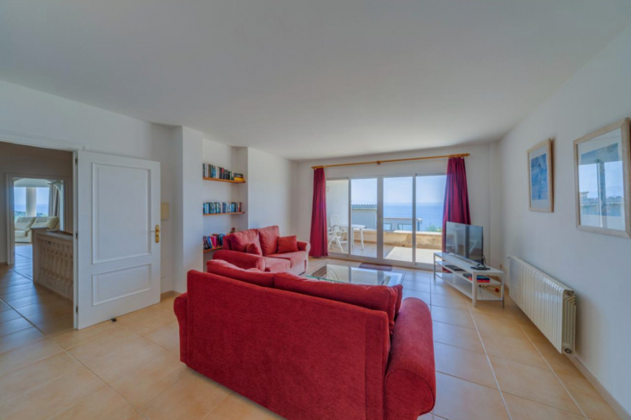 Bild - MALLORCA BROKER – Villa mit Meerblick und Pool in Alcanada zum Kauf