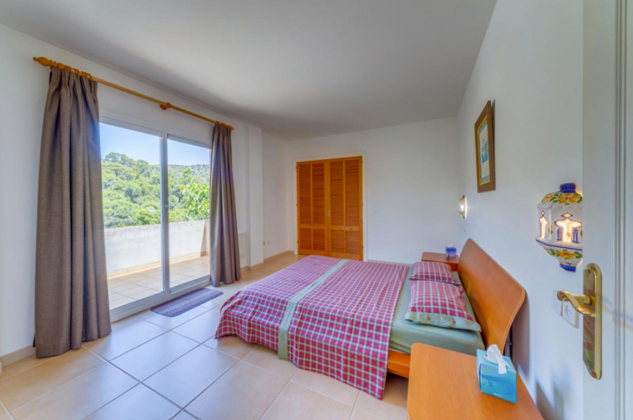 Bild - MALLORCA BROKER – Villa mit Meerblick und Pool in Alcanada zum Kauf