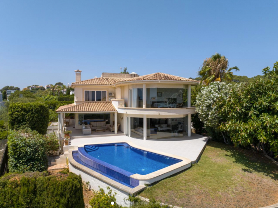 Bild - MALLORCA BROKER – Villa mit Meerblick und Pool in Alcanada zum Kauf