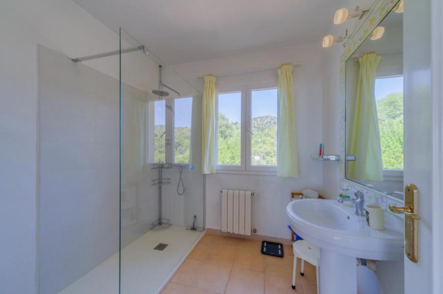 Bild - MALLORCA BROKER – Villa mit Meerblick und Pool in Alcanada zum Kauf