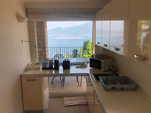 Bild - VILLA MIT POOL UND PANORAMABLICK ÜBER DEN GARDASSE IN TORRI DEL BENACO!