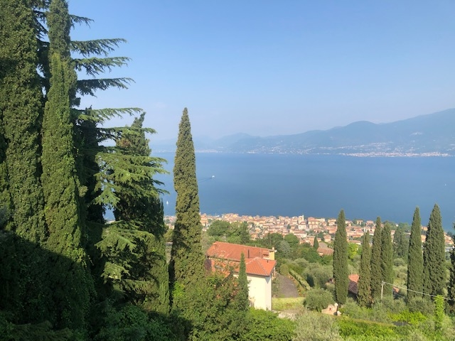 Bild - VILLA MIT POOL UND PANORAMABLICK ÜBER DEN GARDASSE IN TORRI DEL BENACO!