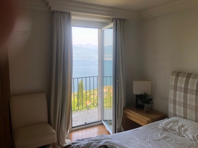 Bild - VILLA MIT POOL UND PANORAMABLICK ÜBER DEN GARDASSE IN TORRI DEL BENACO!