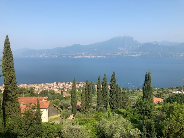 Bild - VILLA MIT POOL UND PANORAMABLICK ÜBER DEN GARDASSE IN TORRI DEL BENACO!