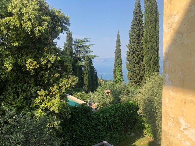 Bild - VILLA MIT POOL UND PANORAMABLICK ÜBER DEN GARDASSE IN TORRI DEL BENACO!