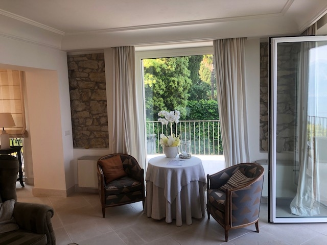 Bild - VILLA MIT POOL UND PANORAMABLICK ÜBER DEN GARDASSE IN TORRI DEL BENACO!