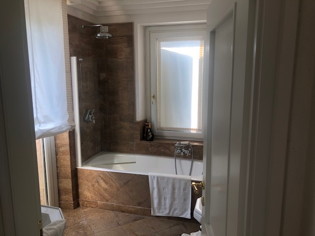 Bild - VILLA MIT POOL UND PANORAMABLICK ÜBER DEN GARDASSE IN TORRI DEL BENACO!