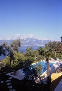 Bild - VILLA MIT POOL UND PANORAMABLICK ÜBER DEN GARDASSE IN TORRI DEL BENACO!