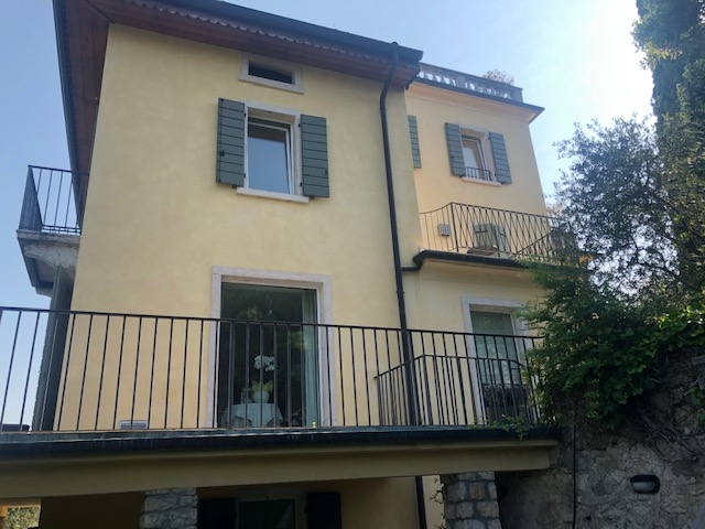 Bild - VILLA MIT POOL UND PANORAMABLICK ÜBER DEN GARDASSE IN TORRI DEL BENACO!